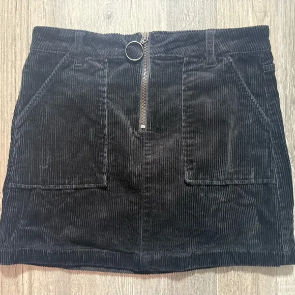 Black Corduroy Mini Skirt with Front Zipper, High-Waisted, Pocket Clueless 90s