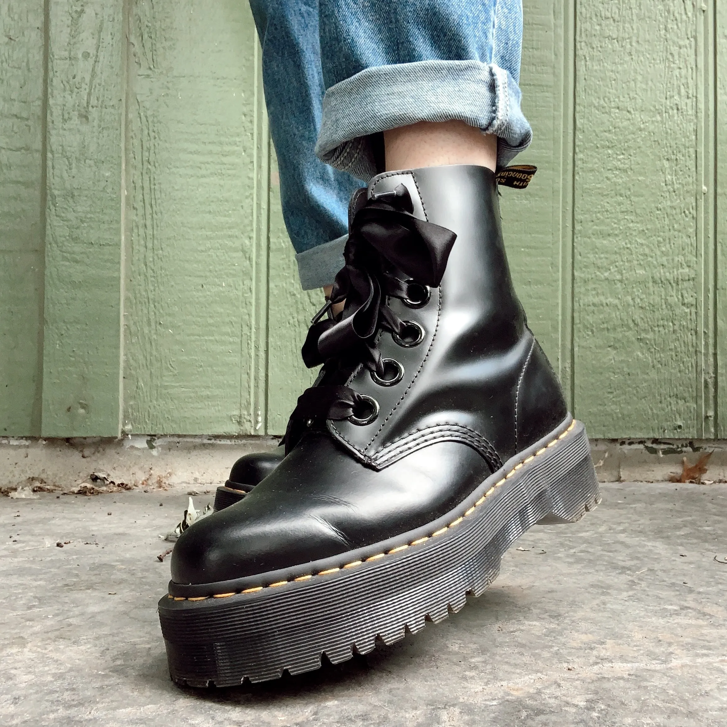 Black Molly Platform