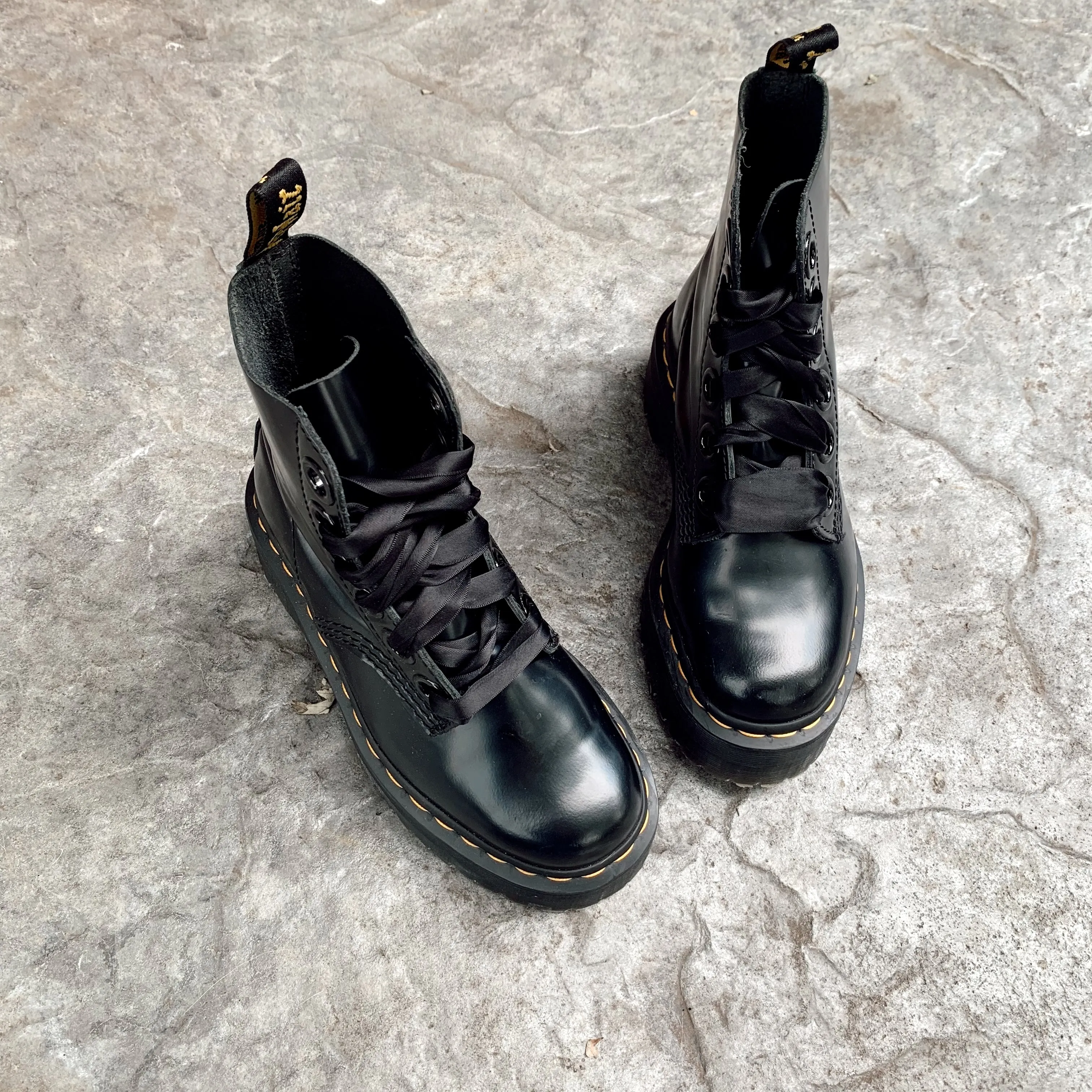 Black Molly Platform