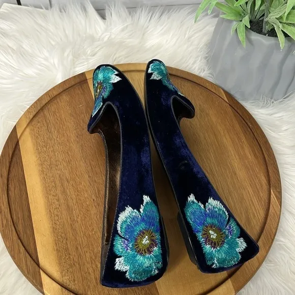 Black Velvet Floral Detail Round Toe Ballerina Flats AERIN Sz. 6.5 Casual Fun