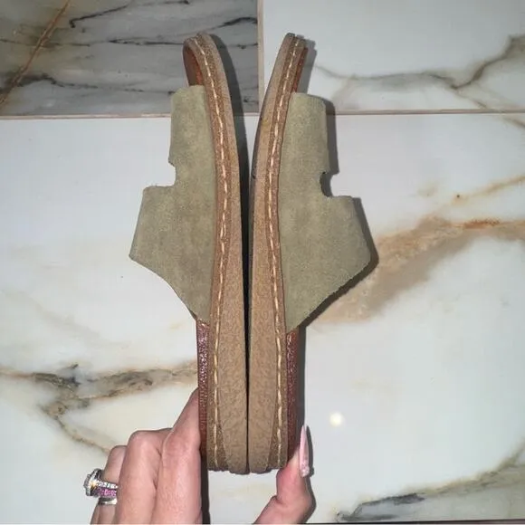 Born Calysta Women’s Olive Suede Leather Buckle Strap Flat Sandals Size 8 Slides