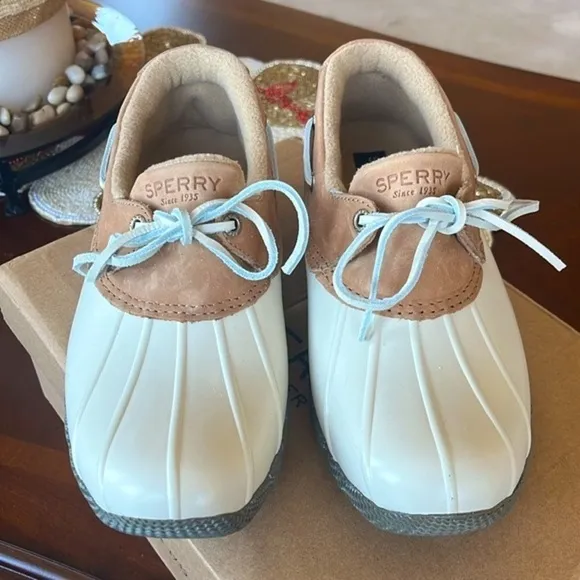 Brand New Sperry Saltwater 1-Eye Ivory Rain Boots Rubber Leather Collar Fleece