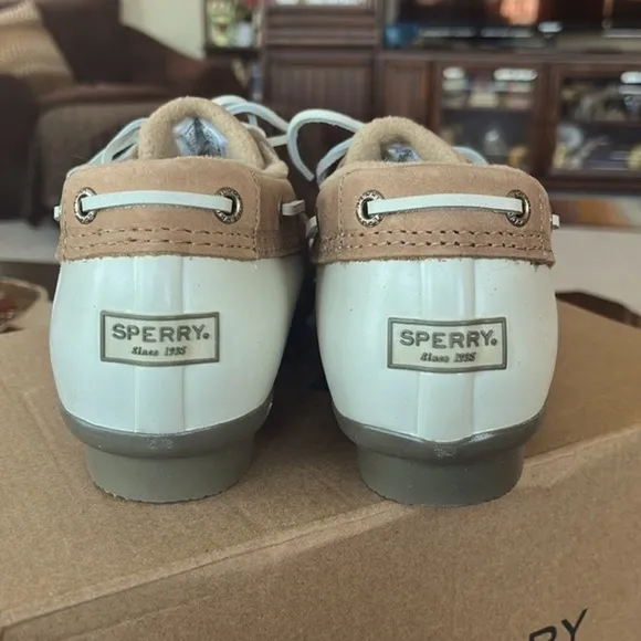 Brand New Sperry Saltwater 1-Eye Ivory Rain Boots Rubber Leather Collar Fleece