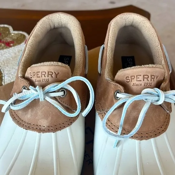 Brand New Sperry Saltwater 1-Eye Ivory Rain Boots Rubber Leather Collar Fleece