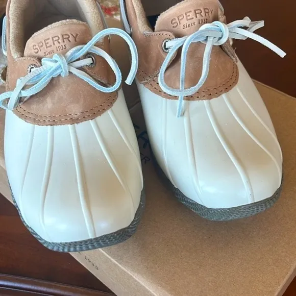 Brand New Sperry Saltwater 1-Eye Ivory Rain Boots Rubber Leather Collar Fleece