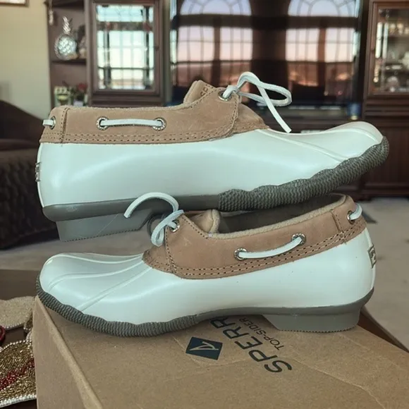 Brand New Sperry Saltwater 1-Eye Ivory Rain Boots Rubber Leather Collar Fleece
