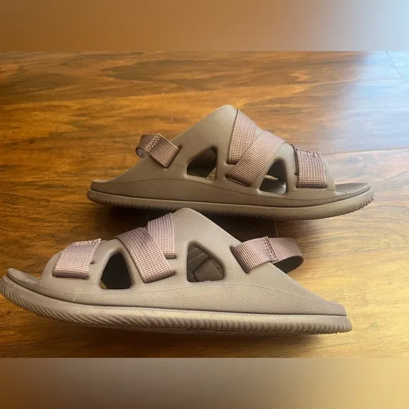 Chaco Chillos Sport Sandals - Women’s Size 7 lavender/mulberry color