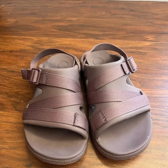 Chaco Chillos Sport Sandals - Women’s Size 7 lavender/mulberry color