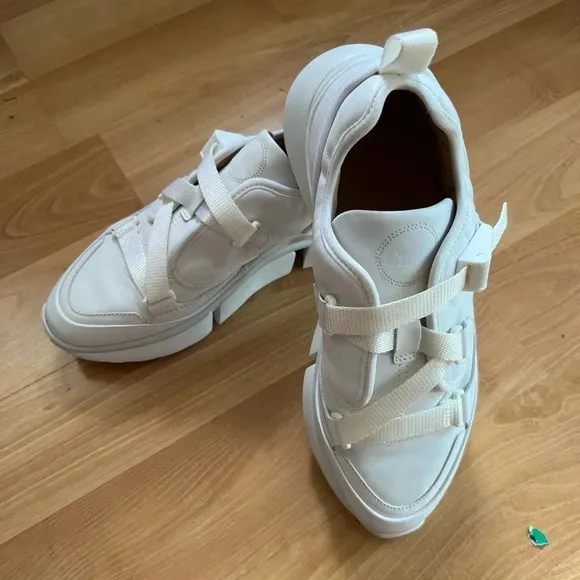 Chloe Sonnie Low Top Leather Sneaker Size 8 In White