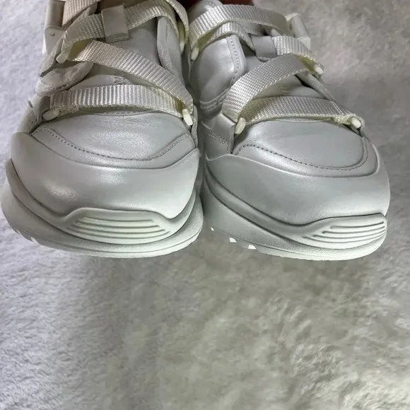 Chloe Sonnie Low Top Leather Sneaker Size 8 In White