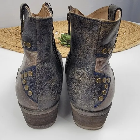 Circle G Women's Studded Star Inlay Booties  Size 9