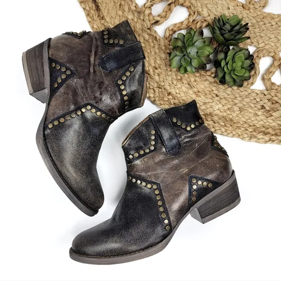 Circle G Women's Studded Star Inlay Booties  Size 9