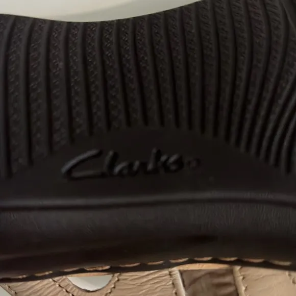 Clarks Collection: NEW Ultimate Comfort Tan Leather Sandals Velcro closure Sz 10