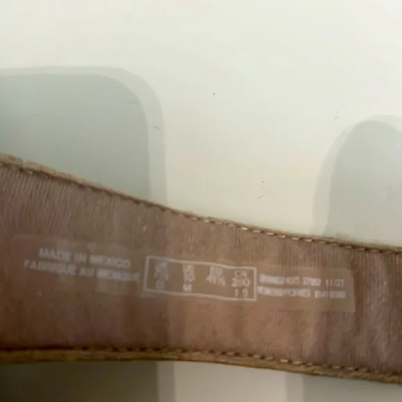 Clarks Collection: NEW Ultimate Comfort Tan Leather Sandals Velcro closure Sz 10