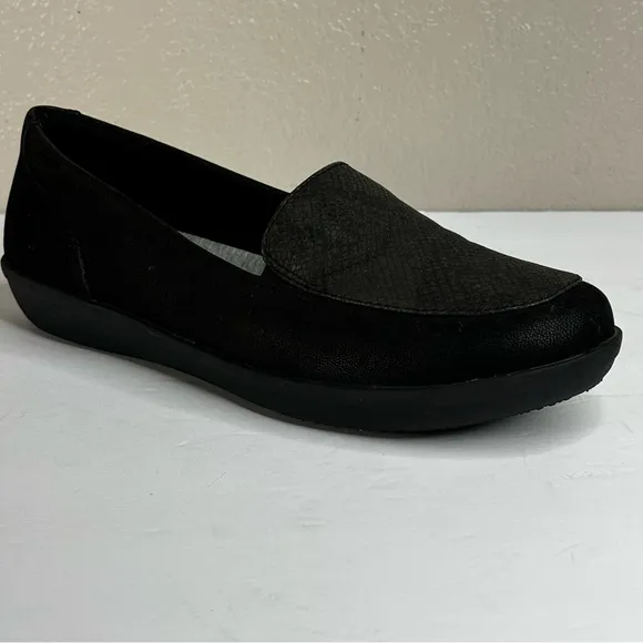 Clarks Women's Ayla River Loafer - Black Snakeskin &amp; Suede Flat Shoes Size 8.5M