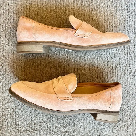 Clarks Women's Trish Rose Suede Loafers size 6.5