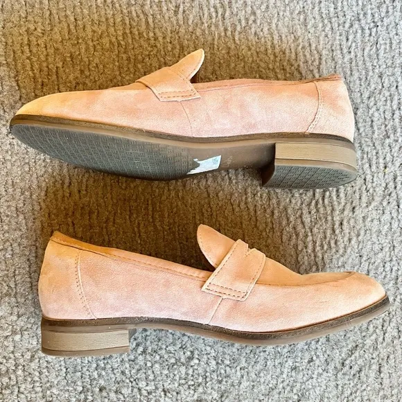 Clarks Women's Trish Rose Suede Loafers size 6.5