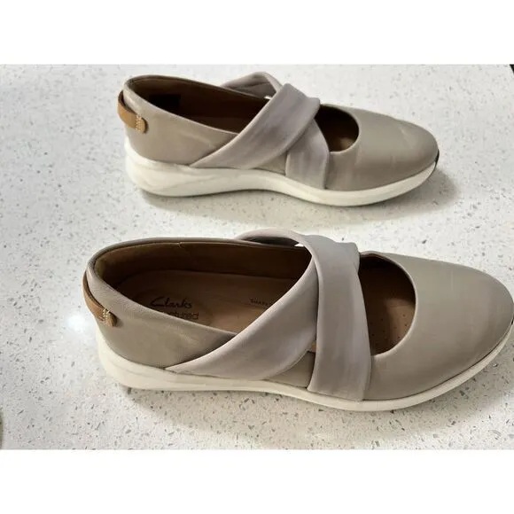 Clarks Women's Un-Rio-Cross Shoe Size 6.5Mary Jane Slip On Flats‎  Leather Stone