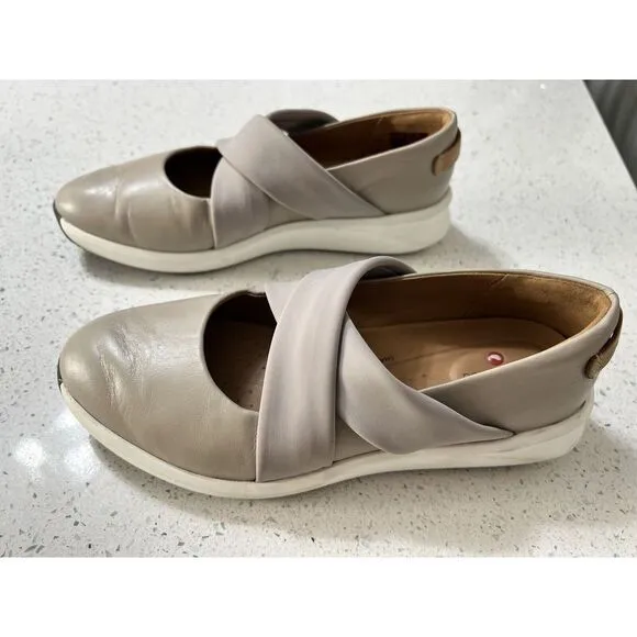 Clarks Women's Un-Rio-Cross Shoe Size 6.5Mary Jane Slip On Flats‎  Leather Stone