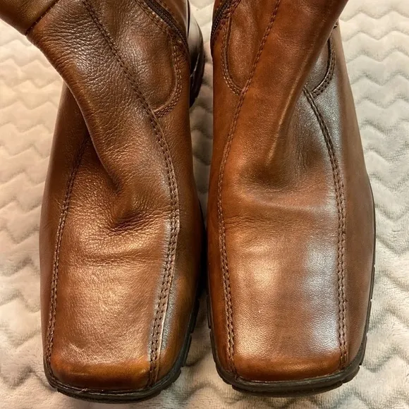 Clarks Zippered Boot Cognac.