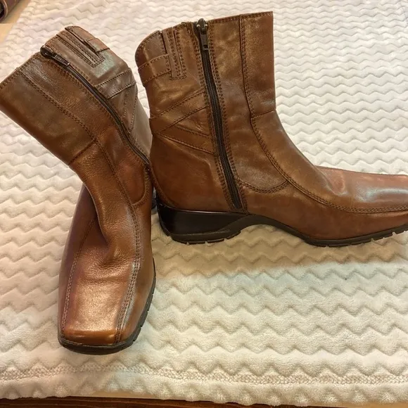 Clarks Zippered Boot Cognac.
