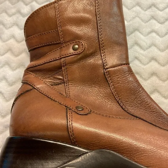 Clarks Zippered Boot Cognac.