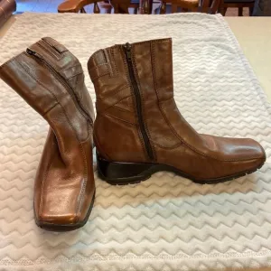 Clarks Zippered Boot Cognac.