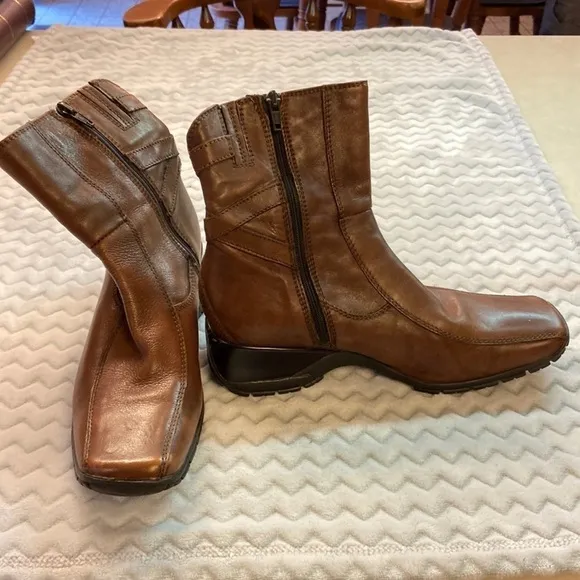 Clarks Zippered Boot Cognac.