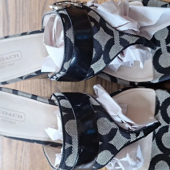 Coach Black Gypsy Signature Patent Wedge Thong Sandals 10b