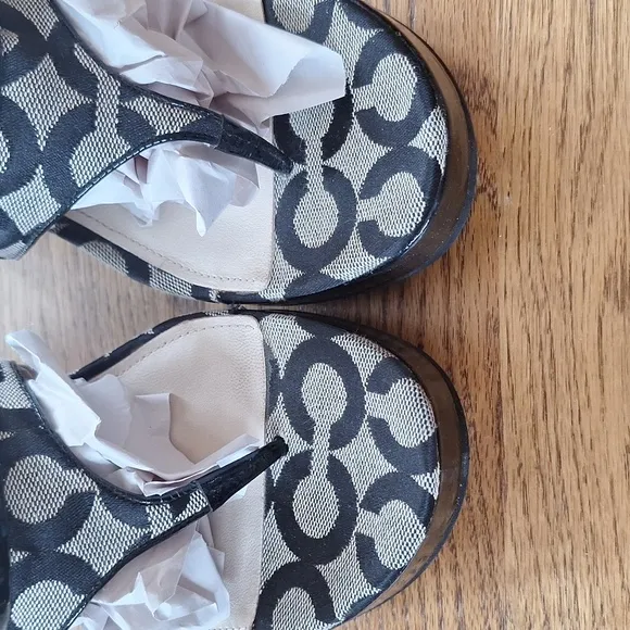 Coach Black Gypsy Signature Patent Wedge Thong Sandals 10b