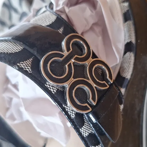 Coach Black Gypsy Signature Patent Wedge Thong Sandals 10b