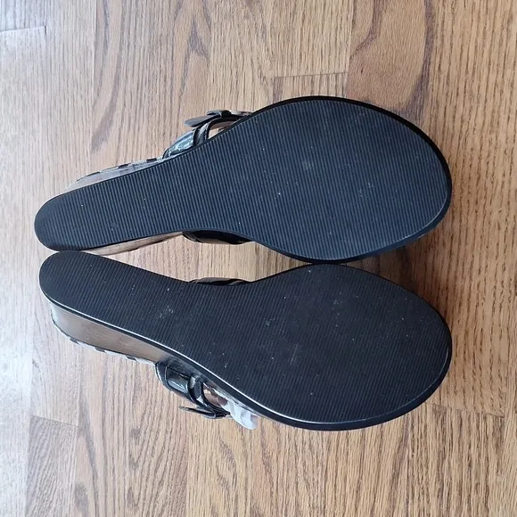 Coach Black Gypsy Signature Patent Wedge Thong Sandals 10b