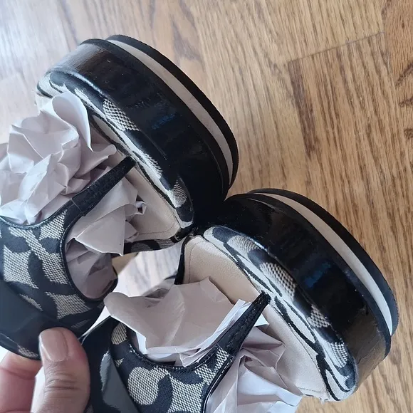 Coach Black Gypsy Signature Patent Wedge Thong Sandals 10b