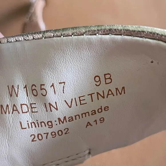 COLE HAAN AINSLEE GOLD CARAMEL THONG SANDALS SIZE 9B