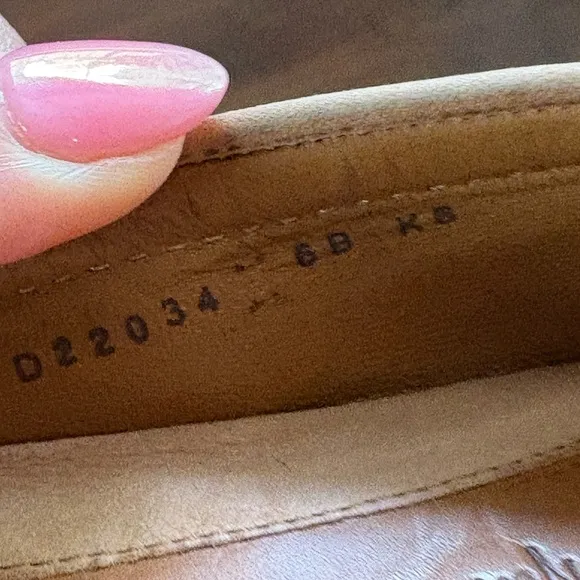 Cole Haan women’s Cream Leather Loafers Sz 6M preloved