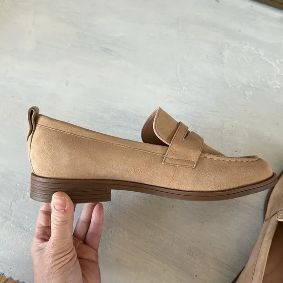 Cole Hahn Stassi Suede Penny Loafers in Biscuit Size 7B Cushioned Lining Preppy