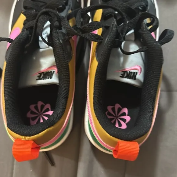 Colorful Low-Top Sneakers with Pink Swoosh