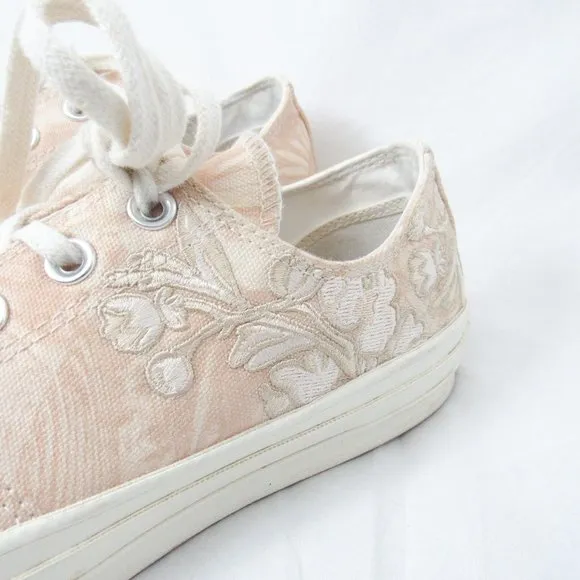 CONVERSE Embroidered Floral Sneakers Low Top Chuck Taylors Women's 10 or Mens 8