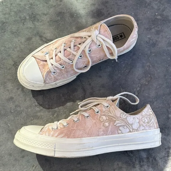CONVERSE Embroidered Floral Sneakers Low Top Chuck Taylors Women's 10 or Mens 8