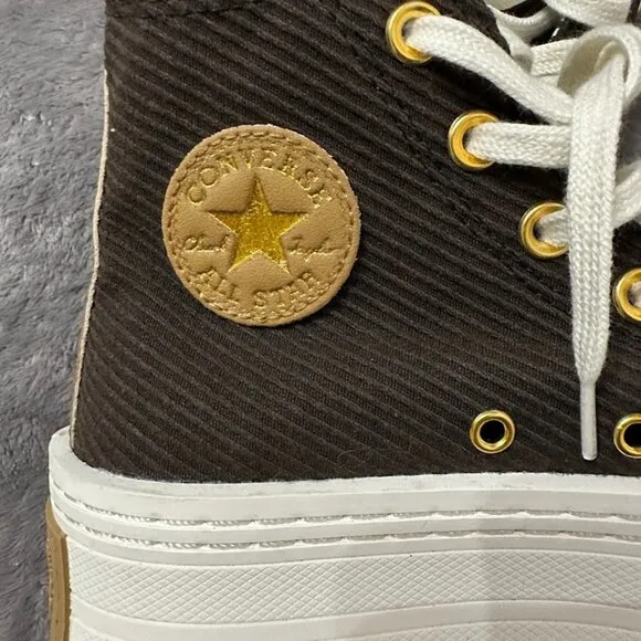 Converse Stylish high-top sneakers on a platform