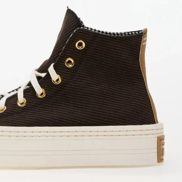 Converse Stylish high-top sneakers on a platform