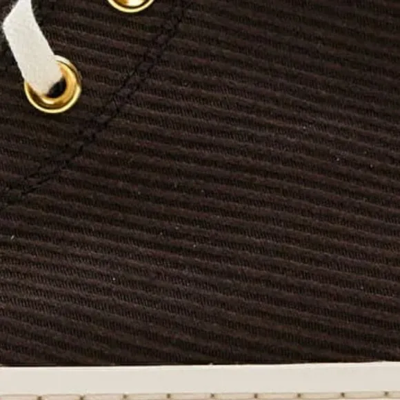 Converse Stylish high-top sneakers on a platform