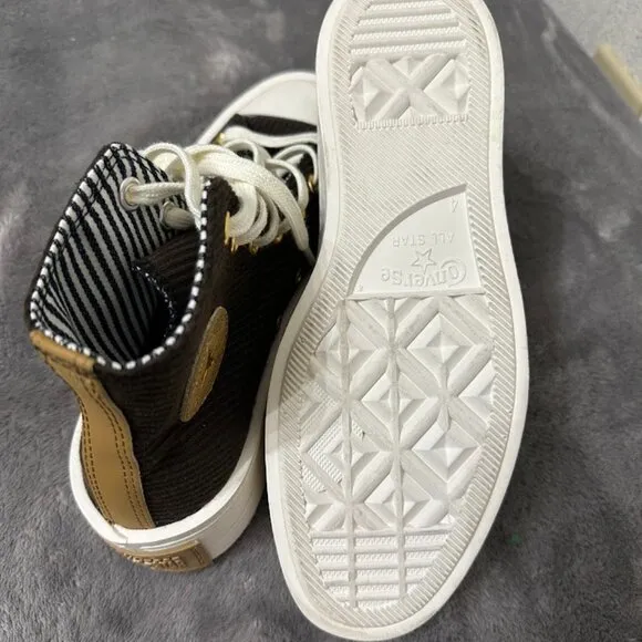 Converse Stylish high-top sneakers on a platform