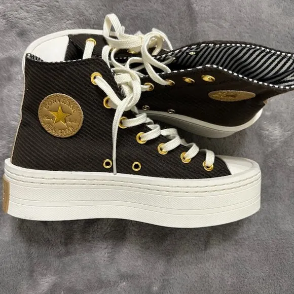 Converse Stylish high-top sneakers on a platform