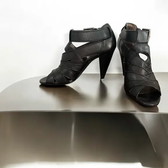 COPY - BLACK COACH Harah size 6.5 good to great condition