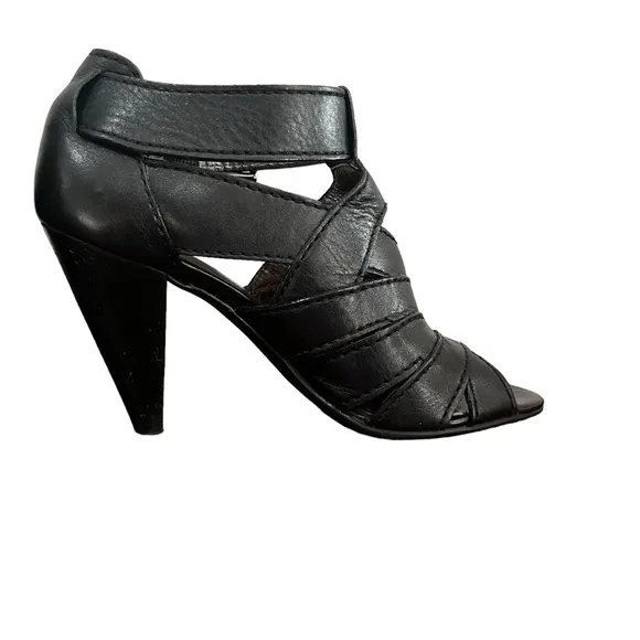 COPY - BLACK COACH Harah size 6.5 good to great condition