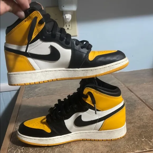 COPY - Nike Kids Jordan 1s “taxi yellow” (NO BOX)