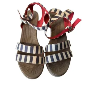 Crocs Leigh II Ankle Strap Wedge Sandals Womens 9 White Blue Striped