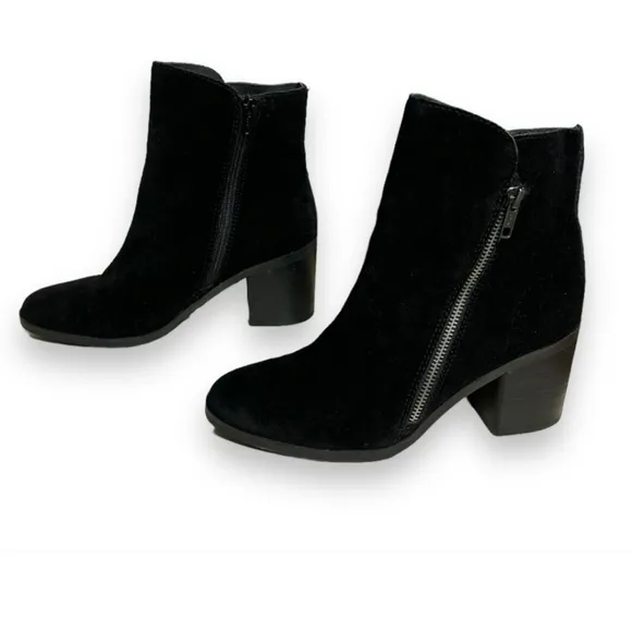 CROWN VINTAGE “Sunny” Black Suede Block Heel Ankle Boots