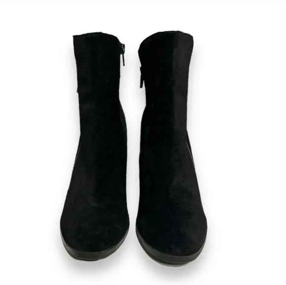 CROWN VINTAGE “Sunny” Black Suede Block Heel Ankle Boots